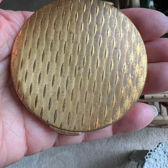 Vintage Kigu Compact w/Mirror & Powder Compartment - Picture 1 of 8